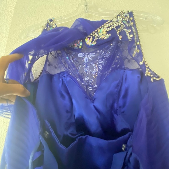 Fiesta Formal sequin dress 👗 - Picture 4 of 9